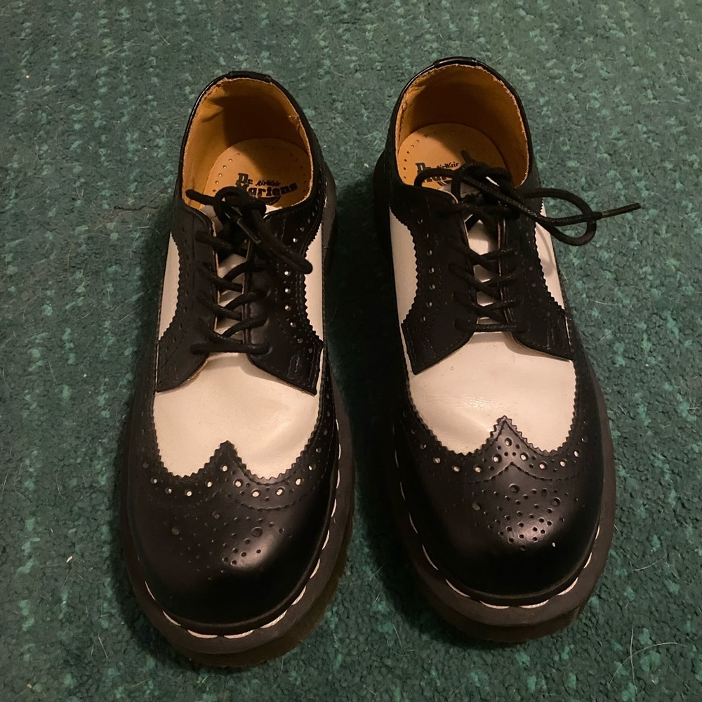3989 Bex Smooth Leather Brouge Doc Martens